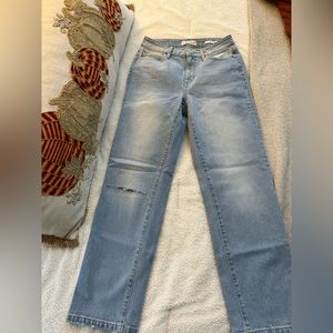 GUESS 1981 STRAIGHT JEANS